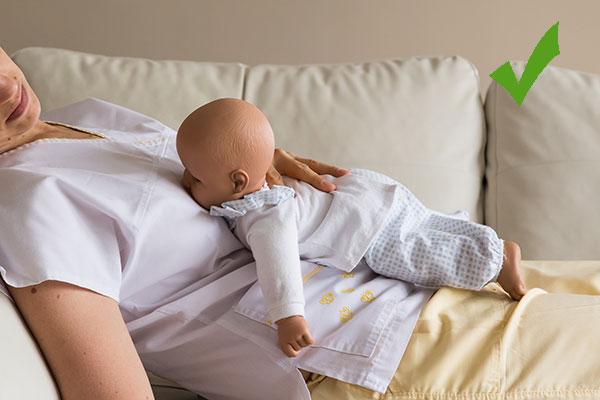amamantar dar el pecho postura lactancia crianza biológica